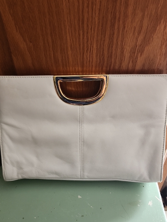 Giani Bernini Handbags - Vtg Giani Bernini  White Leather Clutch With Gold Tone Handles